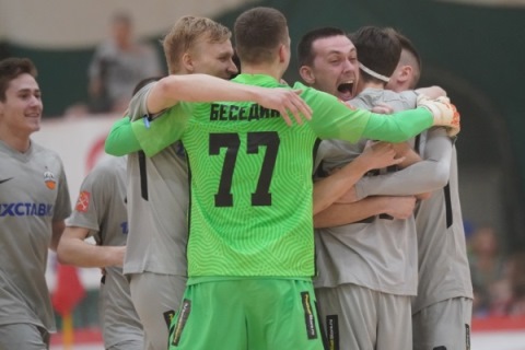 "Кристалл" вырвал победу у сборной России, а "Дельта" обыграла Беларусь